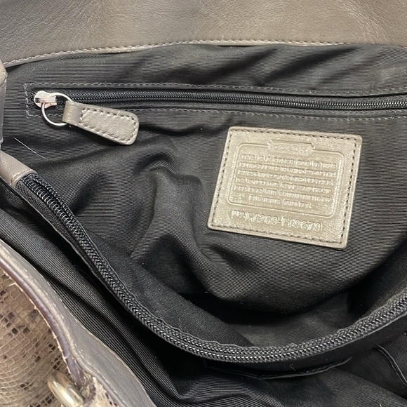 Beautiful Pre Loved Python Coach - Picture 12 of 17